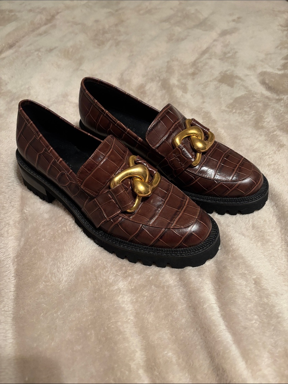 AEROSOLES Brown Croc-Embossed Loafers with Gold Chain Accent